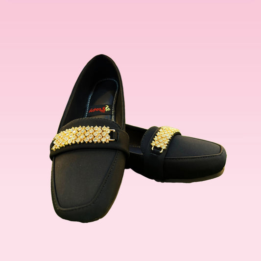 Black loafer with gold chain